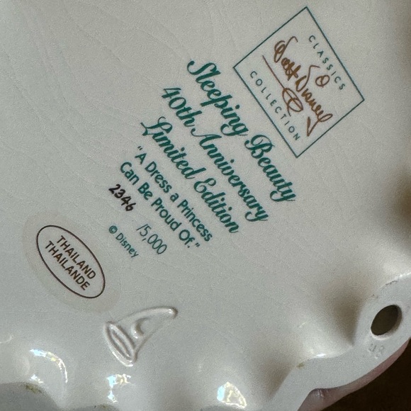 Walt Disney Classic Collection - A Dress a Princess can be proud of 👗 - Picture 8 of 15